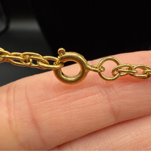 Chic Gold-Tone Textured Circle Pendant Necklace - Picture 7 of 11